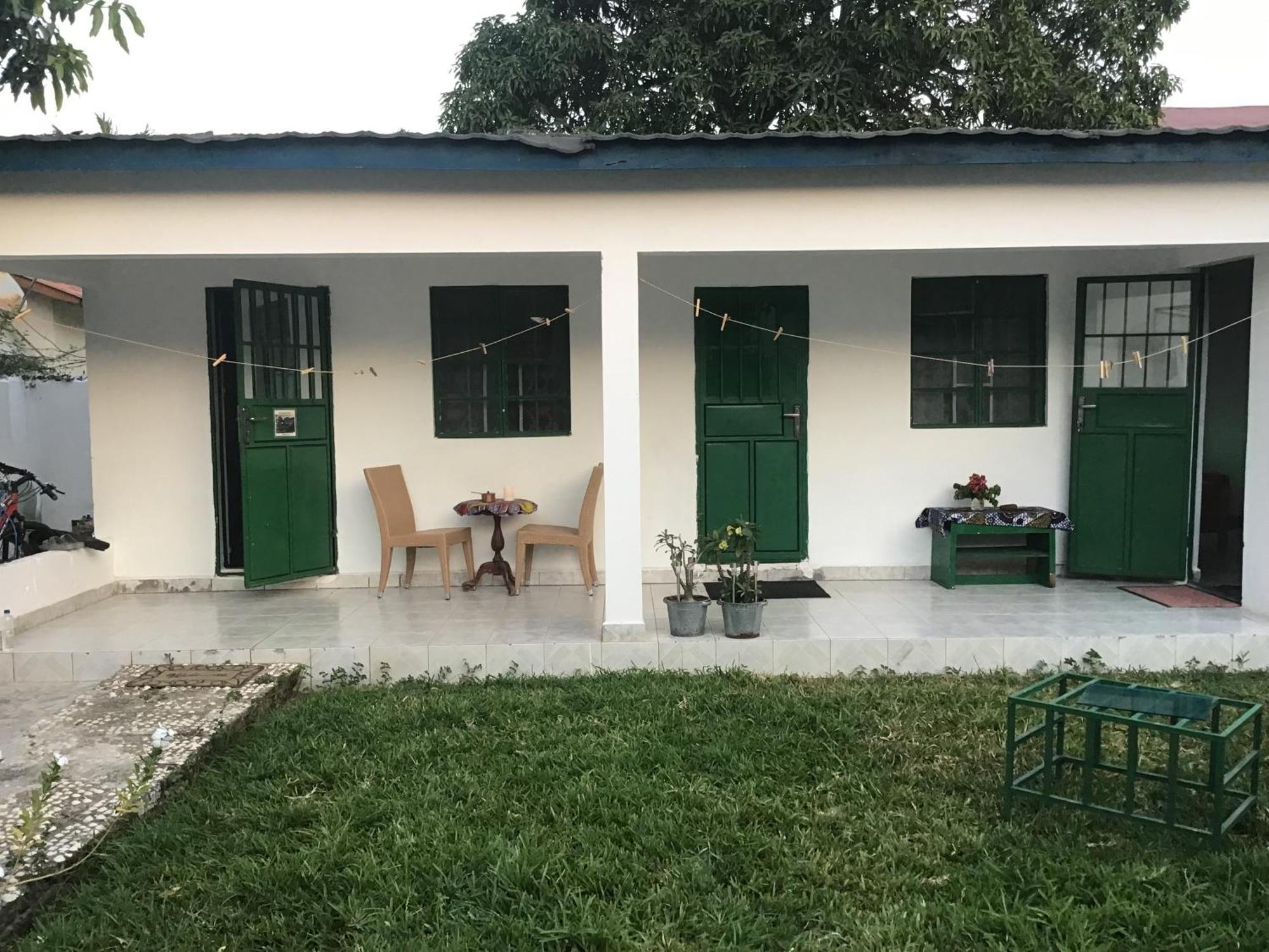 Anns Guesthouse Bakaugambia Exterior photo